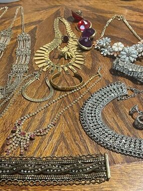 Vintage costume jewelry gold & silver tone vintage silver earrings & necklace